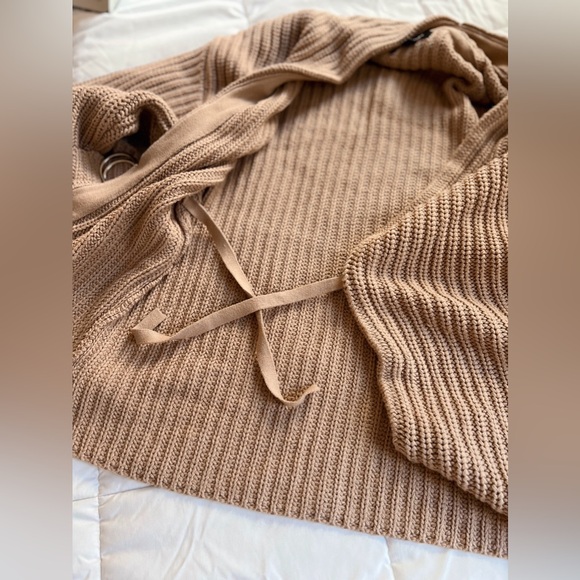 Cozy Corner Taupe Chunky Knit Belted Cardigan Sweater
Sz S LULU’s - Picture 4 of 7